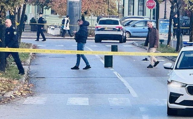 Pljačkali zlatarnu, pucali pored osnovne škole i pobjegli