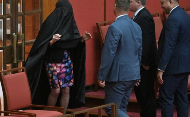 Australska političarka u parlamentu nosila burku, njezin potez izazvao erupciju bijesa