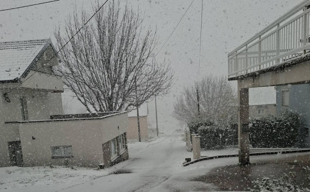 Snijeg stigao u Hercegovinu, pahulje u Grudama, Drežnici, Rami, Posušju i na Blidinju