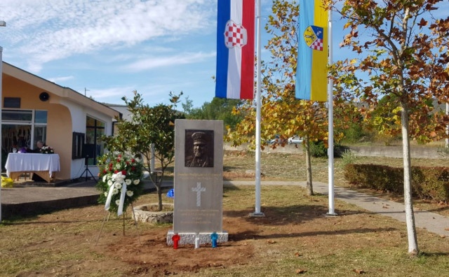 U Čapljini osvanuo spomenik generalu Praljku, fratri kažu da su ga donijeli anđeli
