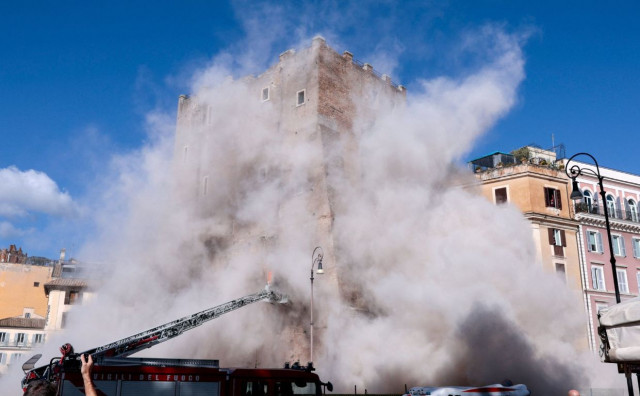 Radnik umro nakon urušavanja kule u Rimu