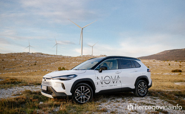 Brzi i Sijedi: Toyota Corolla Cross 2025 u stvarnom životu