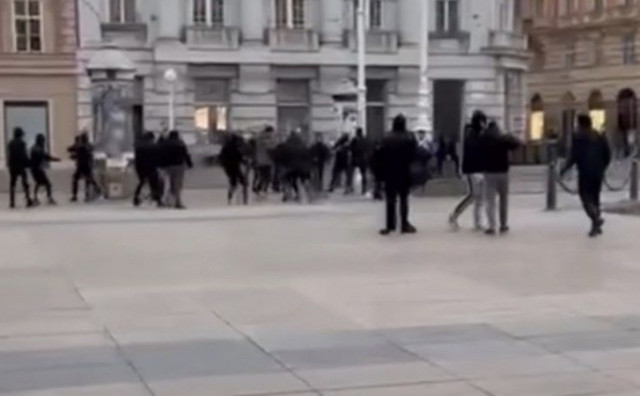 Masovna tučnjava na Trgu bana Jelačića, nekoliko  maskiranih mladića uhićeno
