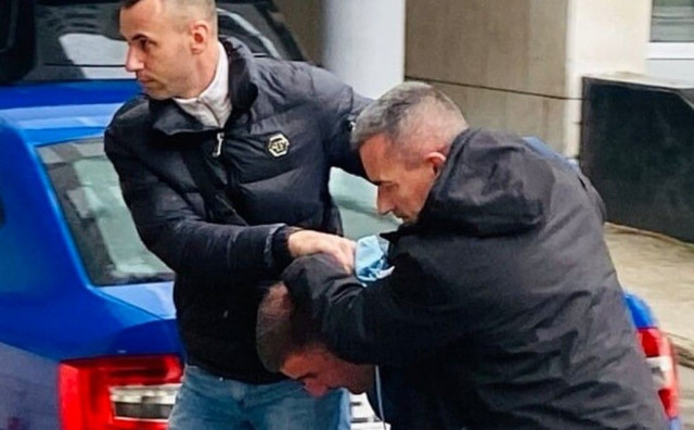 Muškarac koji je pucao na policiju nakon pljačke u Kalesiji doveden na saslušanje