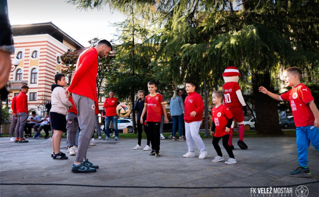 Nogometaši Veleža družili se s najmlađim navijačima