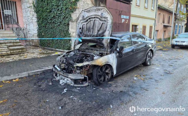 zapaljeno službeno vozilo grada Mostara
