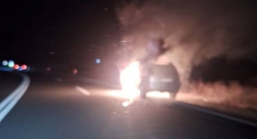 Automobil izgorio na cesti Široki Brijeg – Posušje