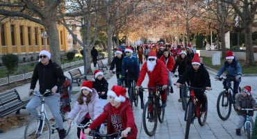 Biciklijada Djedova Božićnjaka ponovno prošla Mostarom i razveselila mališane