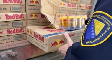 Oduzeto gotovo 70.000 limenki lažnog Red Bulla