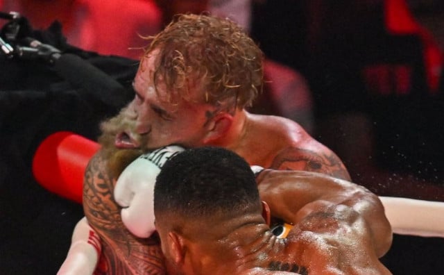 Najavljeno čudo se nije dogodilo, Joshua nokautom zaustavio Jakea Paula