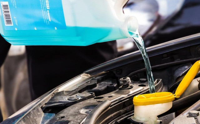 Jeste ikada sipali sodu bikarbonu s antifrizom?