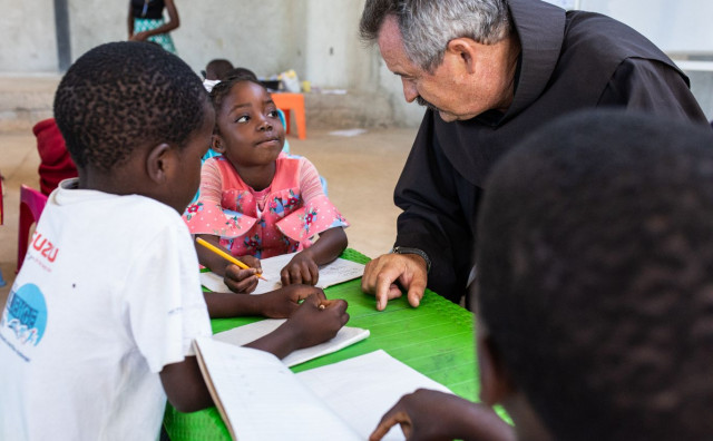 Božić u Zambiji: Fra Ivica Perić o vjeri, pjesmi i zajedništvu u selu Mwakapandula