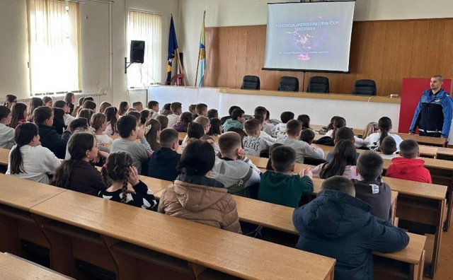 Policija u Čapljini upozorila učenike: Pirotehnika može imati trajne posljedice