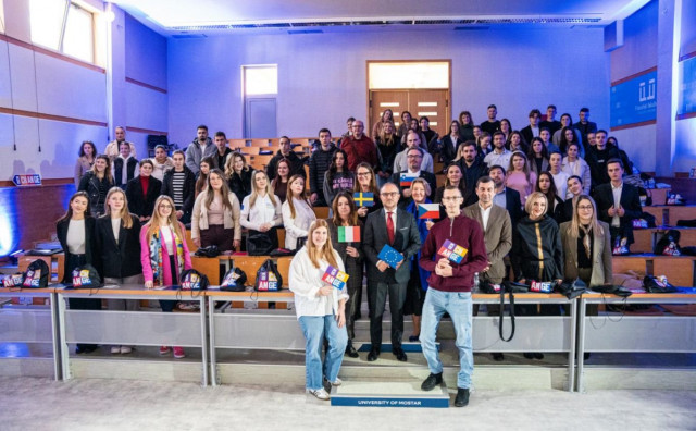 EU ambasadori i studenti u Mostaru raspravljali o klimatskim promjenama i ulozi mladih u održivoj tranziciji BiH