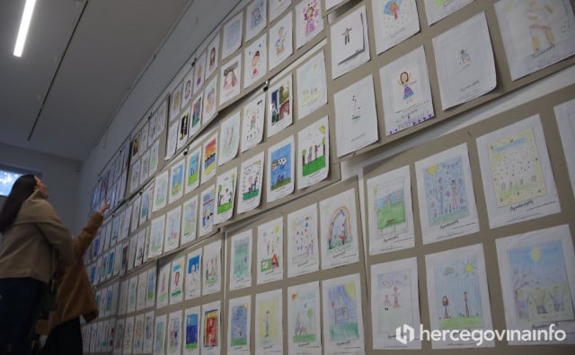 Galeriju Kosače ispunile dječji crteži i poruke o prijateljstvu i prihvaćanju