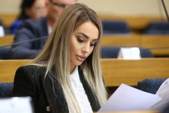 Je li moguće da je zastupnica NSRS-a pravo završila u četiri mjeseca?