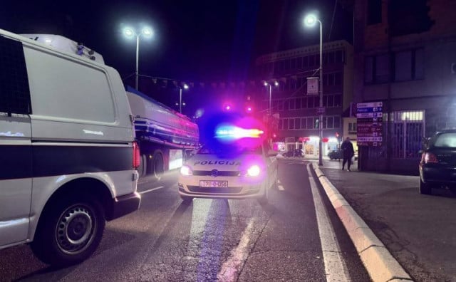 Dvije osobe ozlijeđene u teškoj nesreći u centru Konjica, magistrala M-17 blokirana