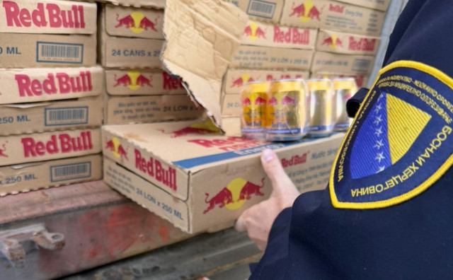 Spriječen pokušaj uvoza lažnog Red Bulla iz UAE vrijednog 174.000 KM