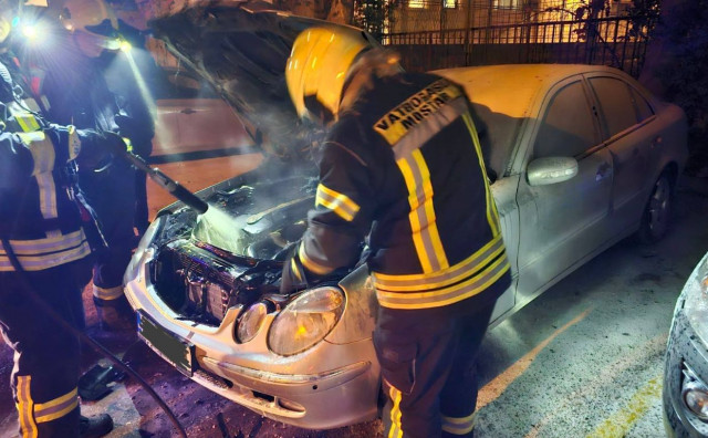 Vatrogasci u Mostaru gasili požar na automobilu