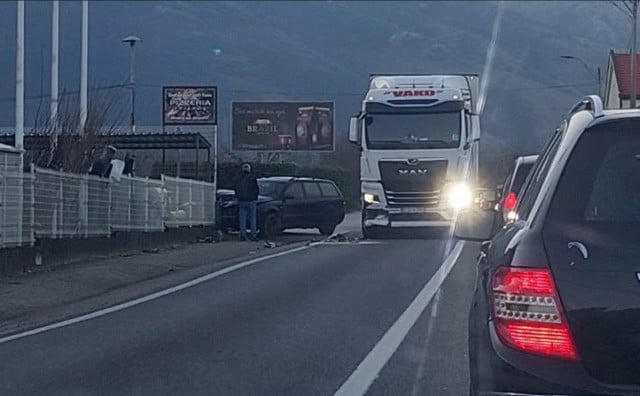 Sudar osobnog vozila i kamiona u Potocima