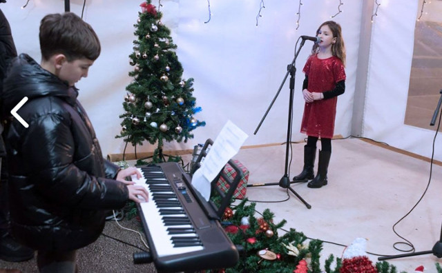 Djevojčica priredila poseban ugođaj blagdanskog ozračja u mostarskom predgrađu