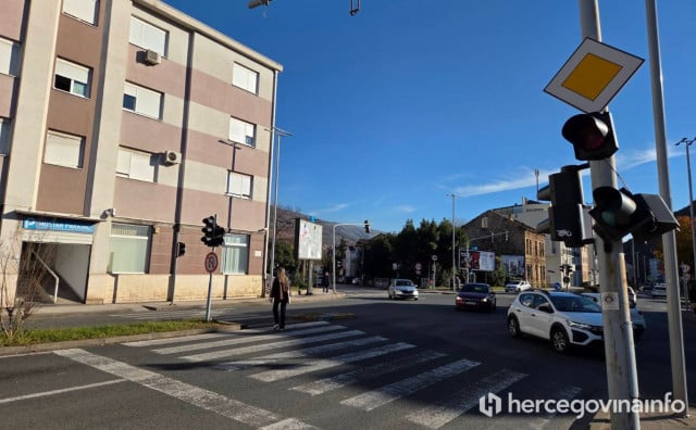 Semafor na mostarskom Bulevaru ne radi već 12 dana