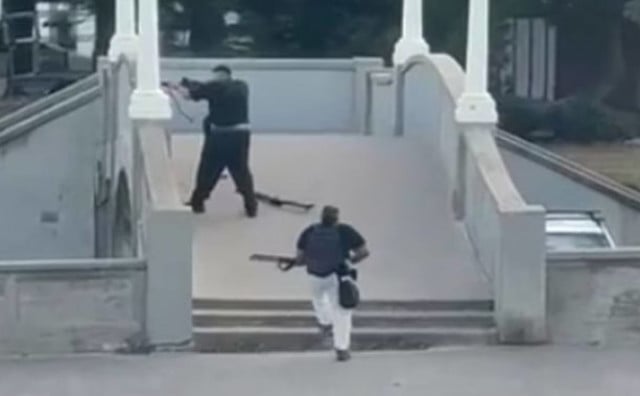 Policija optužila preživjelog napadača za terorizam i 15 ubojstava