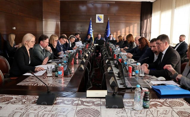 Pogledajte nove plaće dužnosnika FBiH: Lidiji Bradari raste na 5.400 KM, Nikšiću na 5.292 KM, ministrima na 4.860 KM