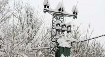 Dalekovod struja snijeg