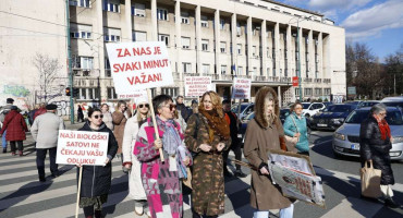 Pacijenti oštećeni zatvaranjem Poliklinike Northwestern Medical Center održali prosvjed