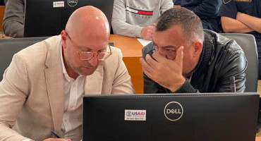 Policajci podvodili maloljetnice