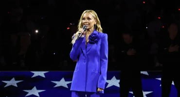 Vanessa Williams pjeva američku himnu u Londonu