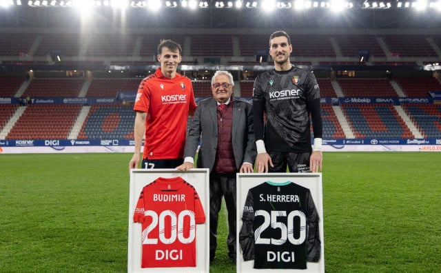 Ante Budimir nagrađen posebnim dresom za 200 nastupa