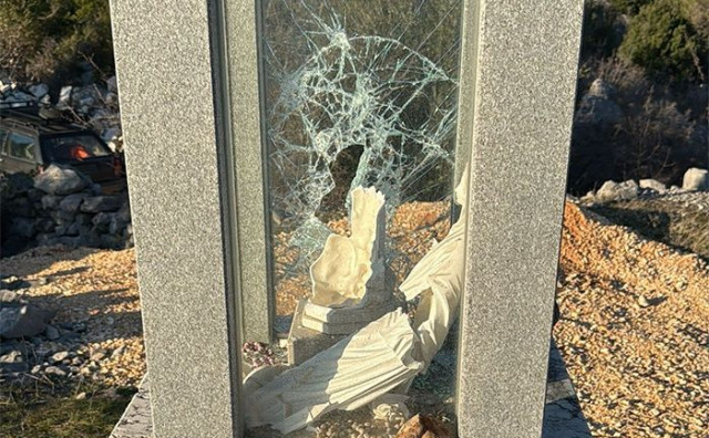 Na brdu iznad Čapljine uništen Gospin kip