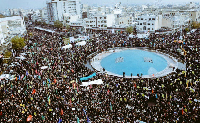 Prosvjedi u Iranu: Trump nudi pomoć, više od 100 poginulih i potpuna blokada interneta