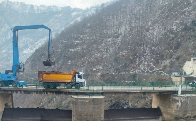 Počelo uklanjanje otpada iz Jablaničkog jezera