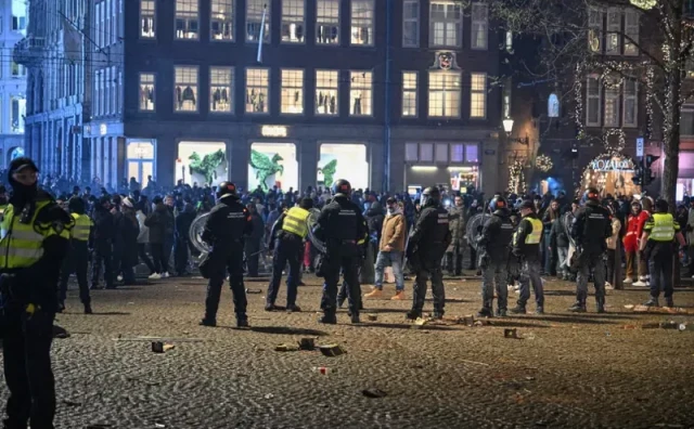 Neredi, žrtve i požar crkve obilježili doček u Nizozemskoj