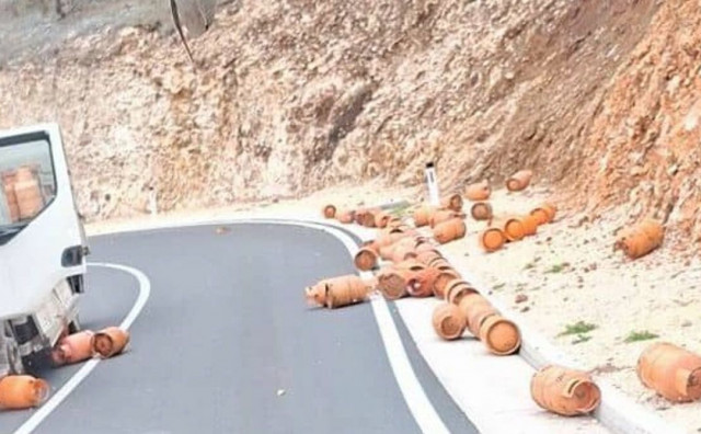 Na cesti Mostar – Čitluk s kamiona ispale plinske boce