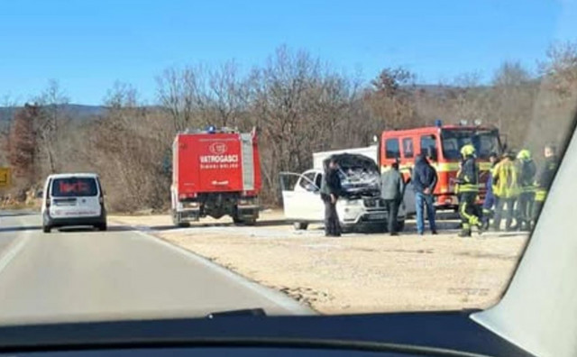 Gorio BMW u Širokom Brijegu, intervenirali policija i vatrogasci