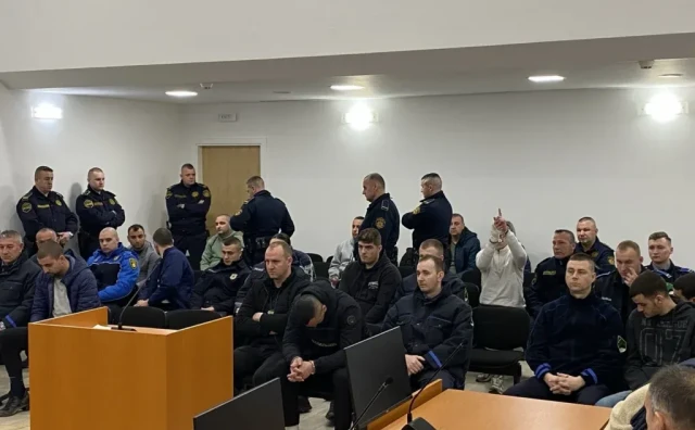 Određen jednomjesečni pritvor za 14 osoba uhićenih nakon tučnjave kod Tuzle