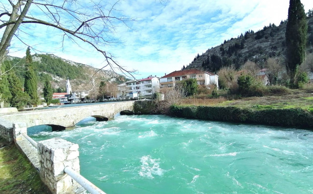 Vodostaji se povlače, no poljoprivredno zemljište i dalje pod vodom u Stocu