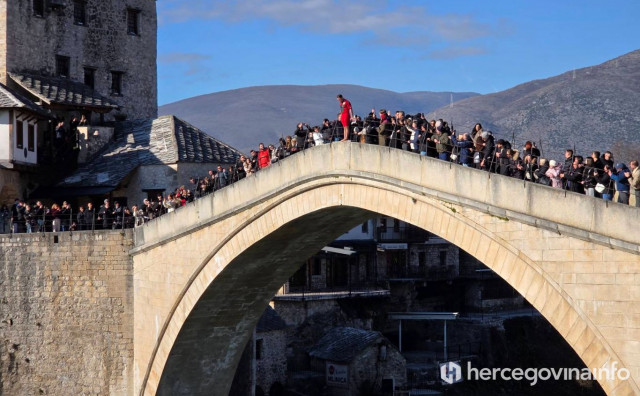 Izveden prvi skok sa Starog mosta u 2026. godini