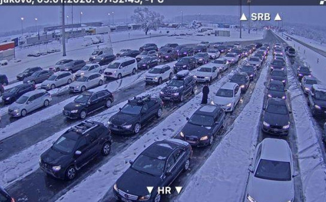 Snijeg usporava promet u Hrvatskoj, autocesta A1 zatvorena zbog nesreće