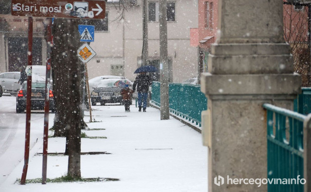 Snijeg i poledica u Mostaru: Najmanje 12 građana zatražilo liječničku pomoć nakon padova