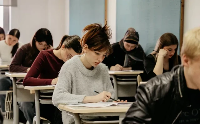 Jesu li studenti ostali bez stipendija zbog sukoba unutar Napretka ili zbog neispunjenih kriterija?