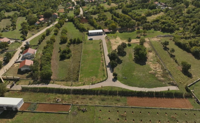 Državni inspektorat naložio uklanjanje ilegalnih objekata na Thompsonovom zemljištu u Čavoglavama