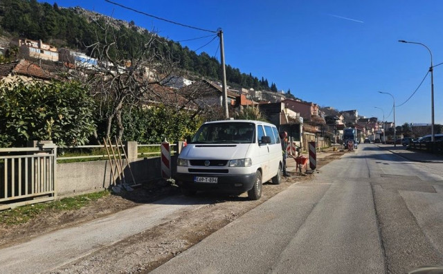 Mještani Ulice hrvatskih branitelja u Čapljini i dalje u prašini i blatu, najavljene blokade i prosvjedi