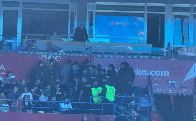 Na utakmici Srbije i Izraela postavljena zastava Palestine, redari brzo reagirali