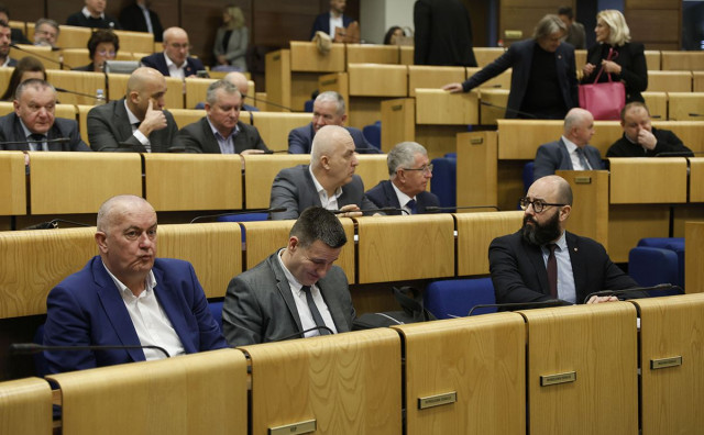 Federacija BiH ima rekordan proračun, ali i zaduženje. Zastupnici upozoravaju na grčki scenarij