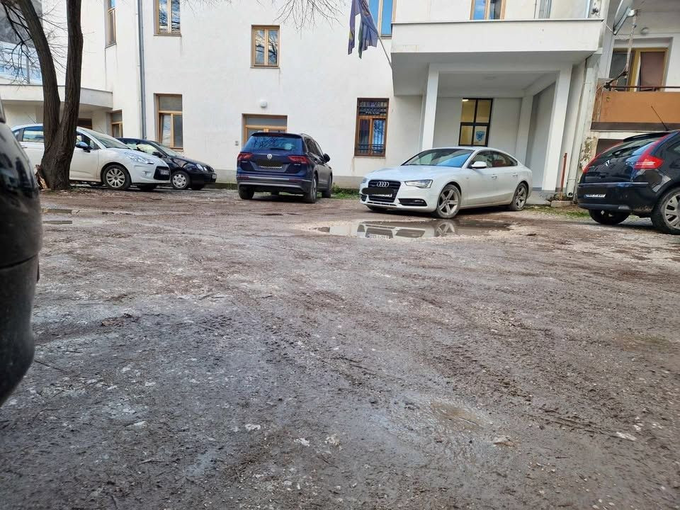 Blato i lokve na samom ulazu u Stari grad